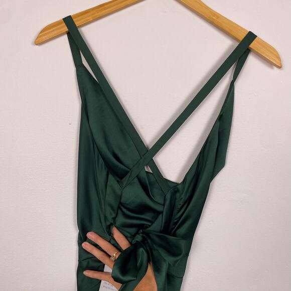 NWT Lavish Alice Satin Cowl Ruched Cocktail Dress in Emerald 6 - Picture 5 of 8